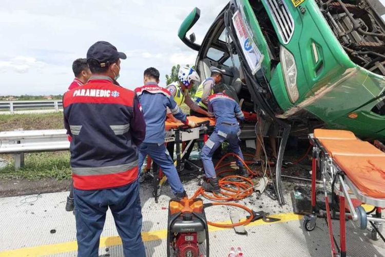 Polisi Selidiki Penyebab Kecelakaan Bus Wisata di Pemalang