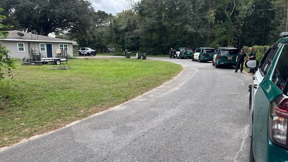Deputies: Man shot in shoulder during argument in Escambia County