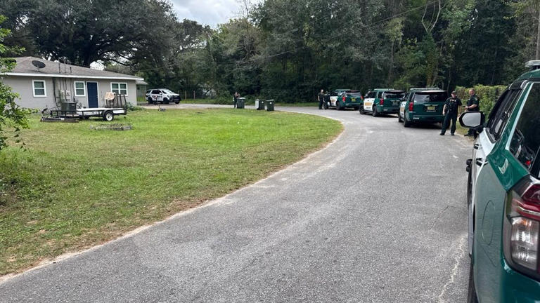 Deputies: Man shot in shoulder during argument in Escambia County