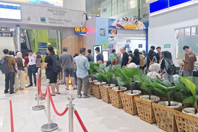 Kacau! Suara Penumpang Gambir-Bandung Meninggi, Perjalanan Dibatalkan Akibat KA 58F Purwojaya Anjlok