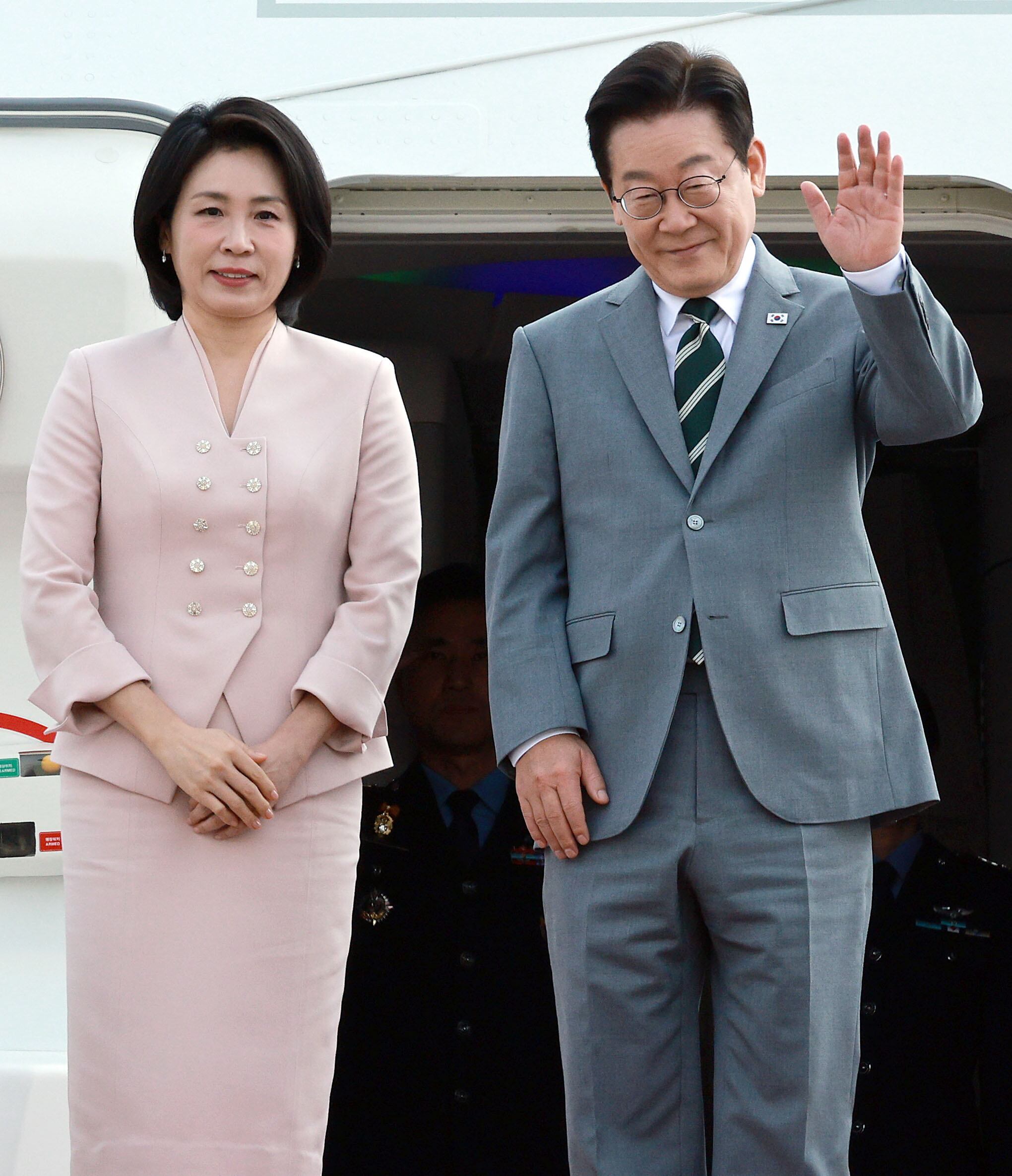 President Lee Jae-myung Departs for Malaysia to Attend ASEAN Summit