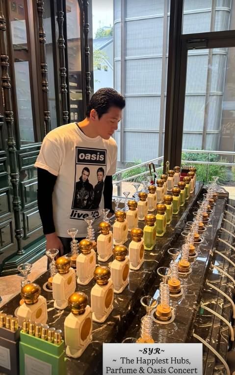 7 Potret Syahrini dan Reino Barack Saat Nonton Konser Oasis di Jepang