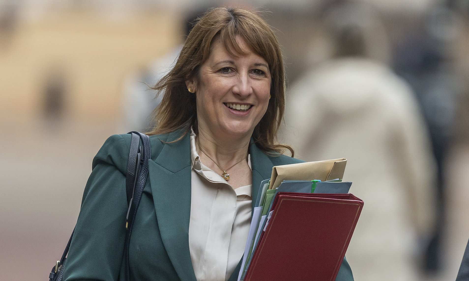 Reeves plotting mansion tax raid on homes: Annual charge would punish ...