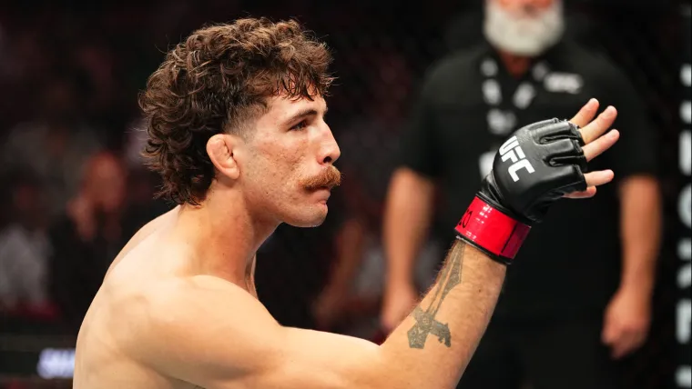 Aussie UFC star delivers ‘one of the craziest high kicks' in history at ...