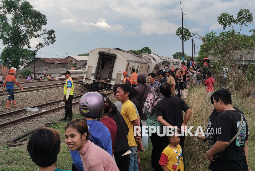 Kereta Api Purwojaya Terhenti di Kedunggedeh, 8 Jadwal Dibatalkan
