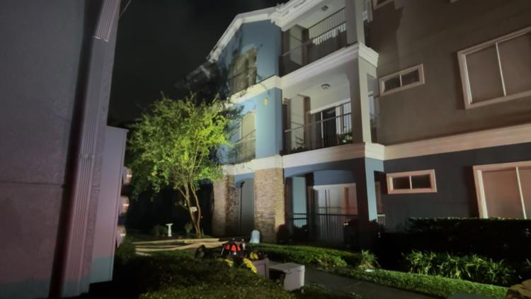 Suspected lightning strike sparks apartment fire in Atascocita ...