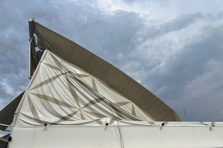 Kegawatannya Atap Lapangan Padel Roboh Saat Hujan dan Angin Kencang