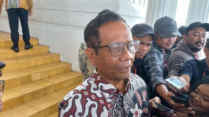 Prabowo Didesak Pecat Kapolri yang Atur Jabatan Sipil di 17 Kementerian