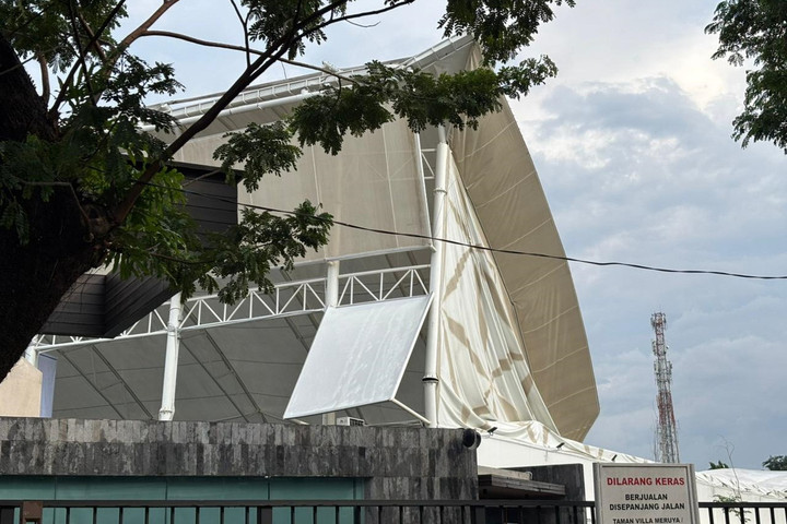 Lapangan Padel Jakbar Ambruk, Hujan dan Angin Jadi Penyebabnya