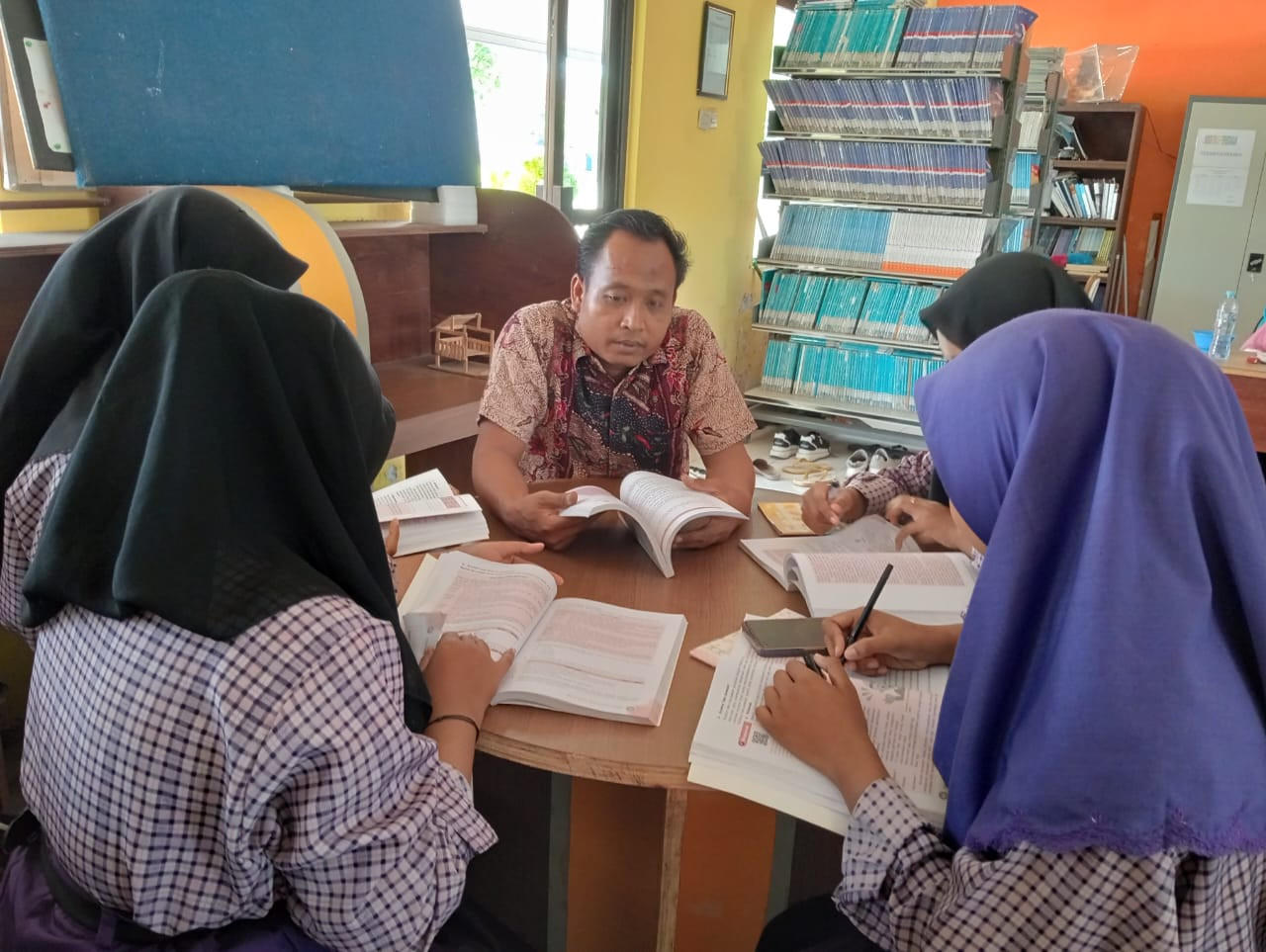 5 Berita Paling Viral: Hidup Sulit Akibat TKD Dipangkas, Tunjangan Guru Honorer Jadi Harapan Kosong