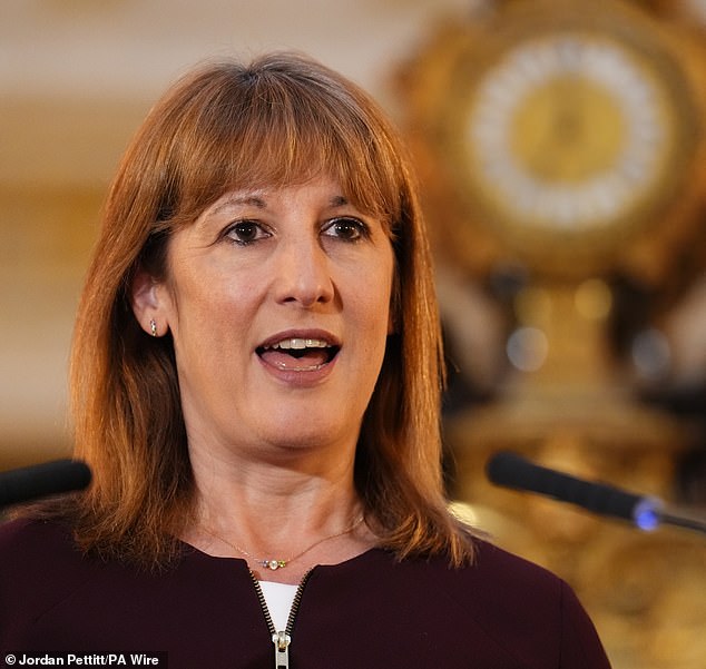 Ex-Bank governor Mervyn King slaps down Rachel Reeves' incoherent ...