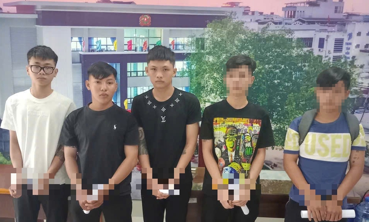 Bắt nhóm thanh niên chém nhầm người gây thương tích 44%