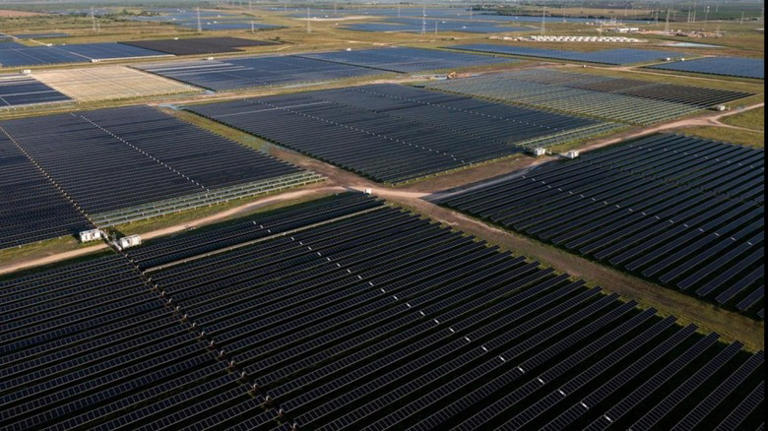 What's The Largest Solar Farm In Texas And How Much Electricity Does It ...