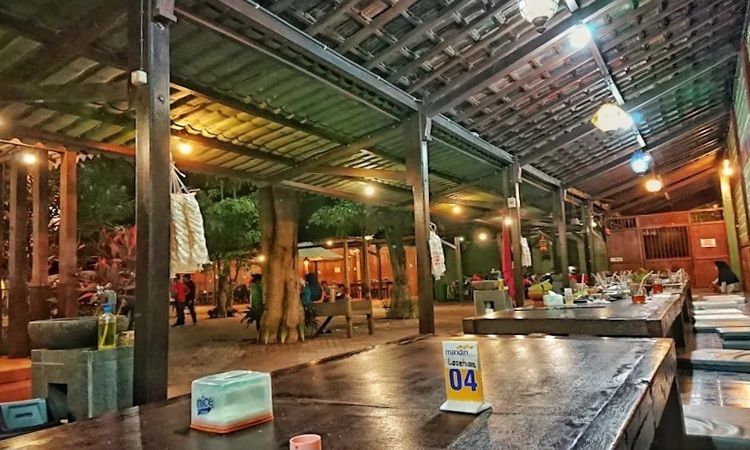 5 Restoran Favorit di Blitar yang Harus Kamu Coba: Mulai dari Ayam Bakar Legendaris hingga Makanan L