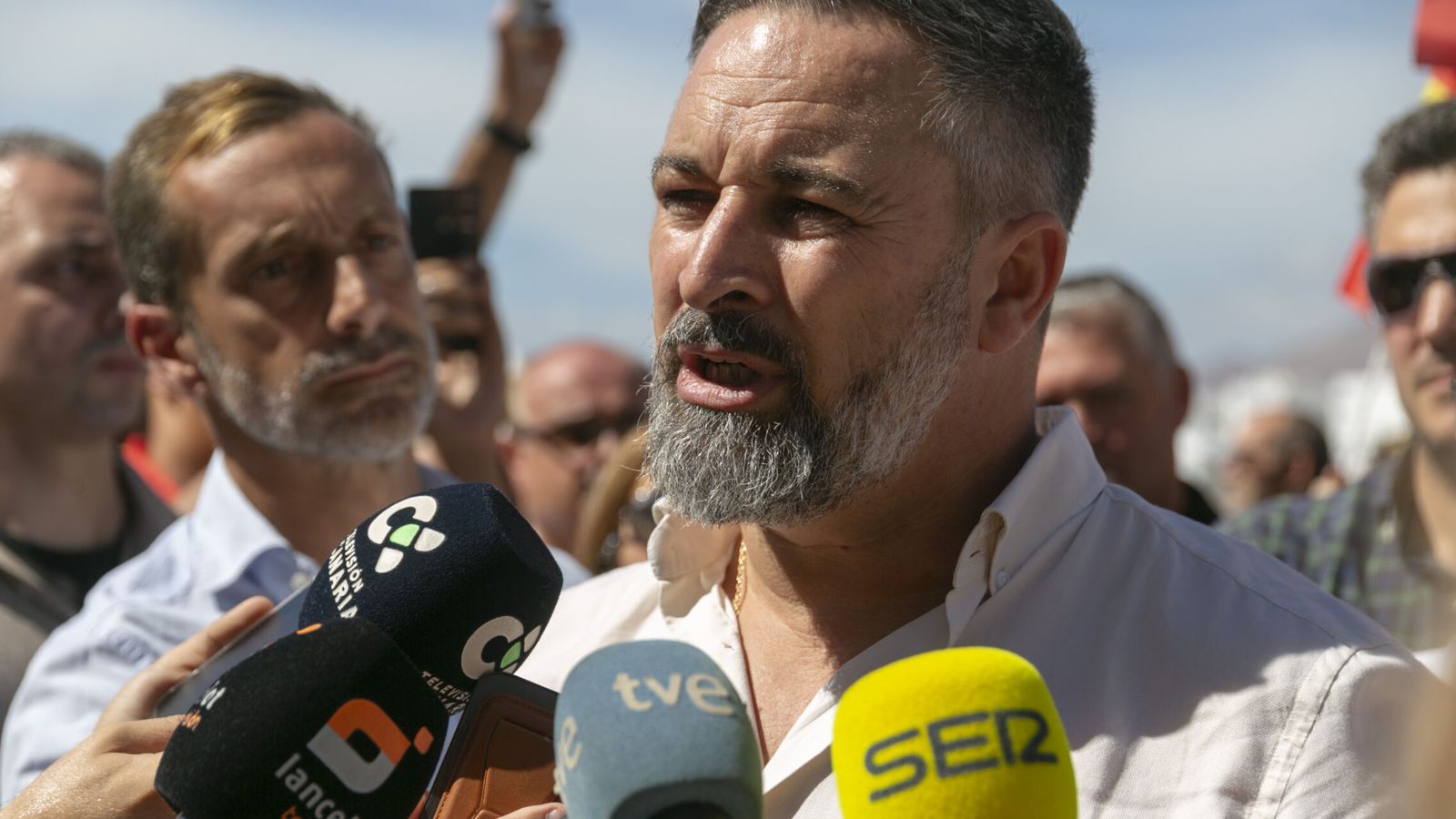 Abascal dice que Vox no va a entrar al debate de Junts sobre una ...