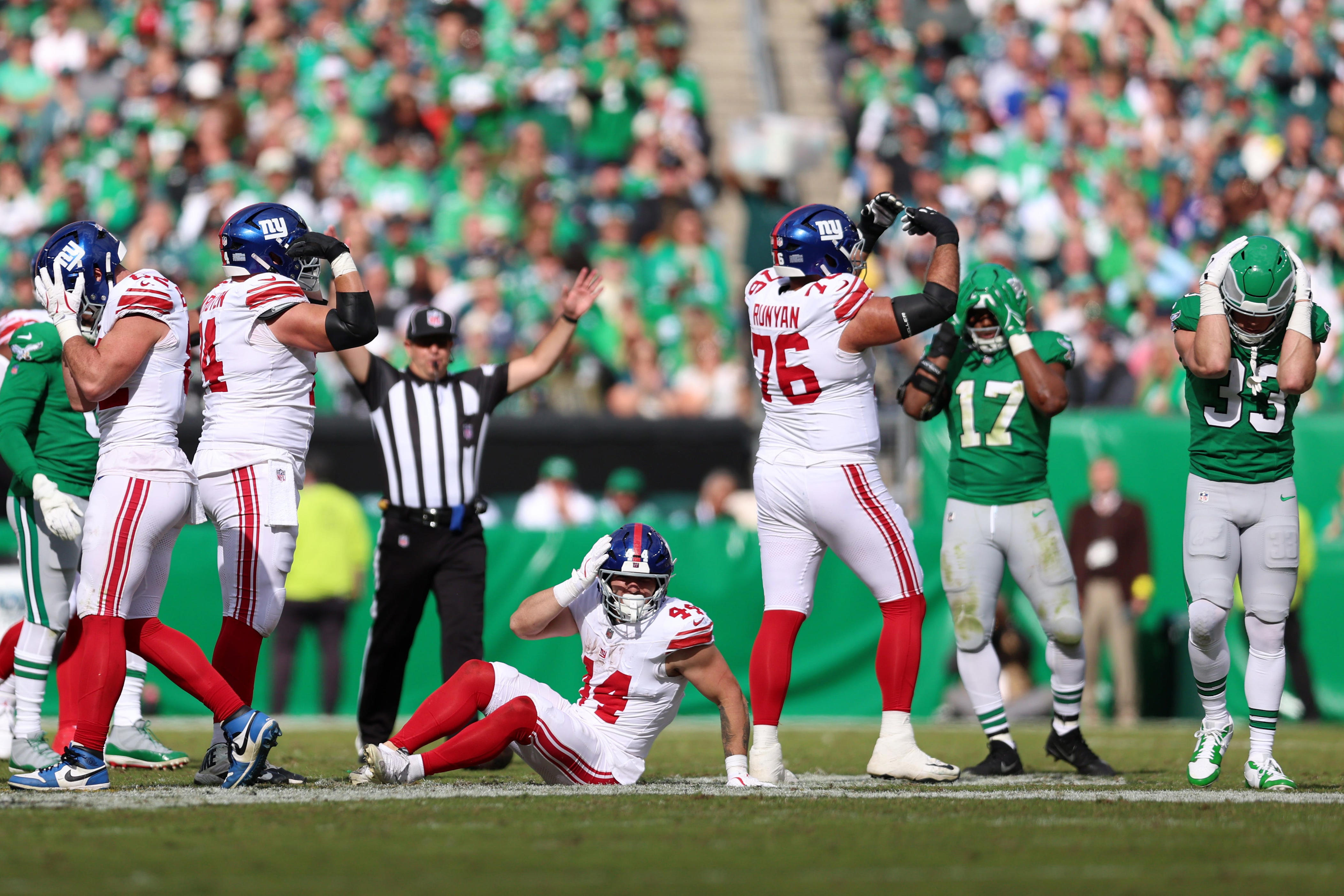 Giants RB Cam Skattebo suffers dislocated ankle, taken to local ...