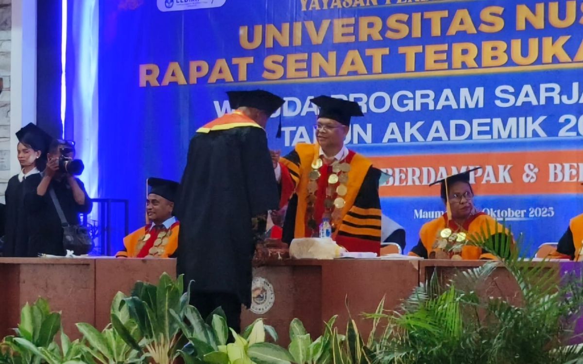 Gubernur NTT Sampaikan Tiga Pesan Penting untuk 554 Wisudawan Unipa Maumere