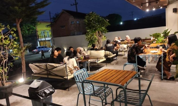 3 Cafe Terbaik di Blitar yang Buka 24 Jam: Nongkrong, Nugas, atau Ngopi Tanpa Batas