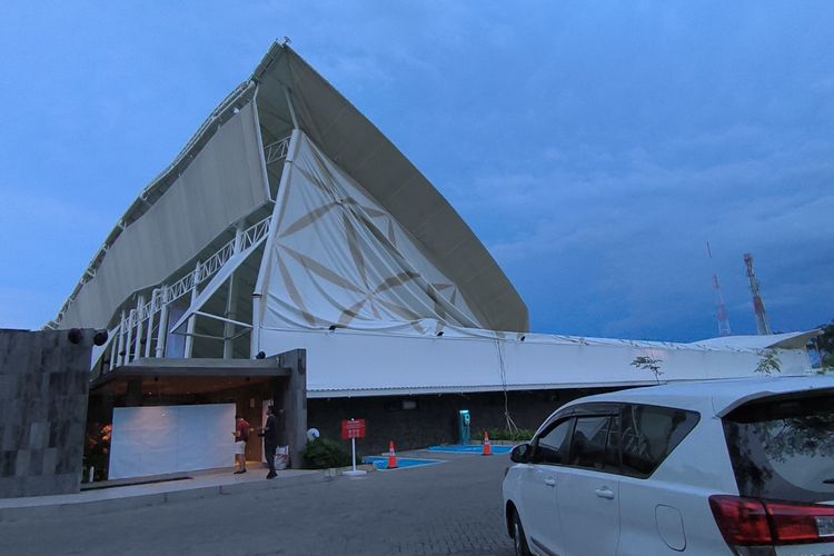 Detik-detik Atap Lapangan Padel Meruya Ambruk, Suara Patahan Terdengar