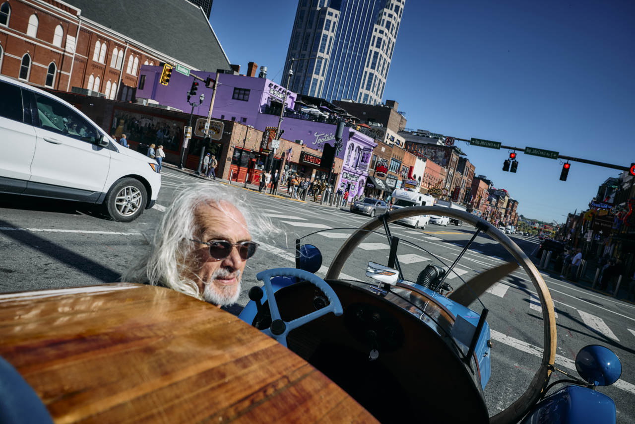 The Engineer Who Drives a Propeller-Powered Car