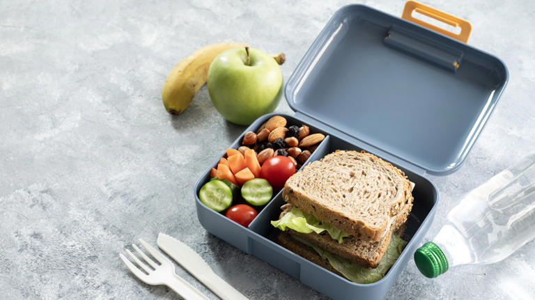 Why You Should Avoid Packing BLTs For Lunch (Unless They're On Ice)