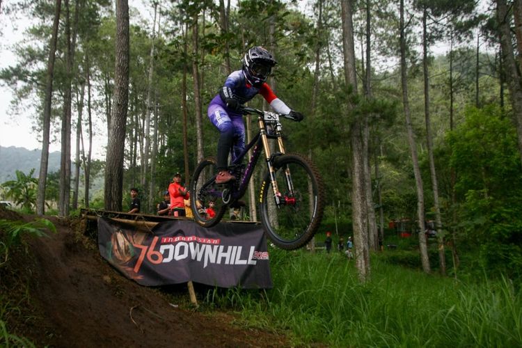 Pandu Satrio Perkasa Juara Umum 76 Indonesian Downhill 2025