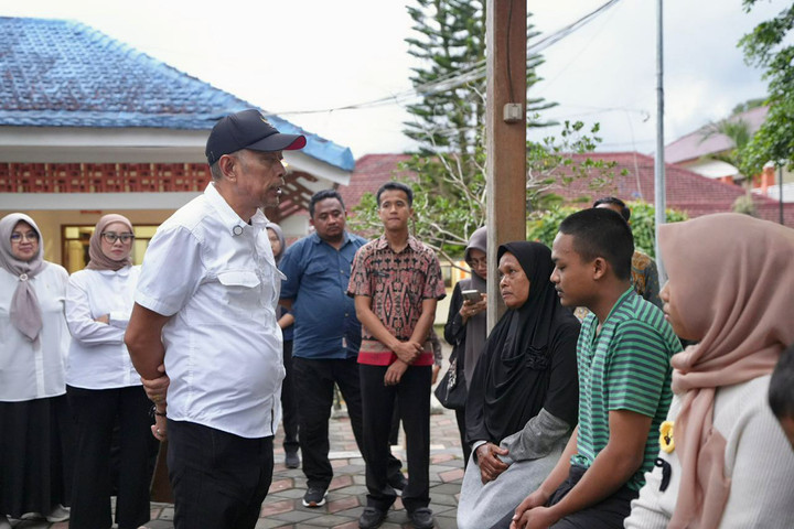 Menteri Agus Jabo Bertemu Anak Buruh Tani Bersemangat di SRMA 43 Magelang