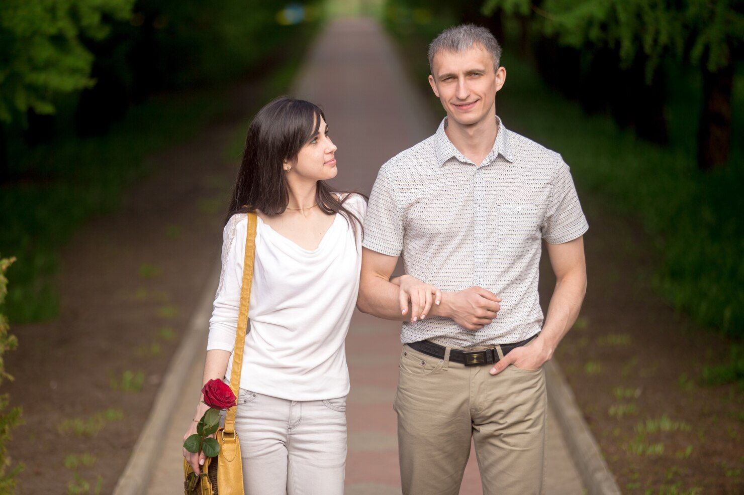 Tips Menjalin Hubungan: Ini Kunci Sebenarnya untuk Mempertahankan Minat Wanita Lebih Muda