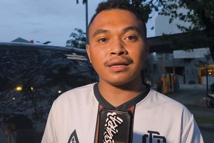 Dengar Suara Patahan Atap Lapangan Padel yang Roboh di Meruya, Warga: Sangat Keras
