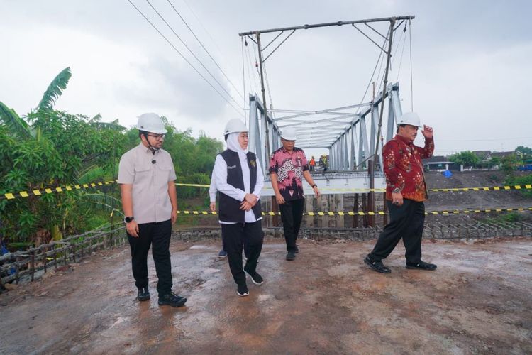 Jembatan Kutorejo Nganjuk Hampir Selesai, Gubernur Khofifah Targetkan November 2025 Dibuka
