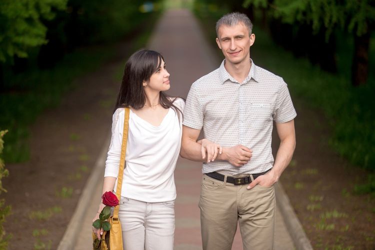 Kunci Hubungan: Bukan Mobil Mewah, Ini Rahasia Tetap Menarik Perhatian Wanita Muda