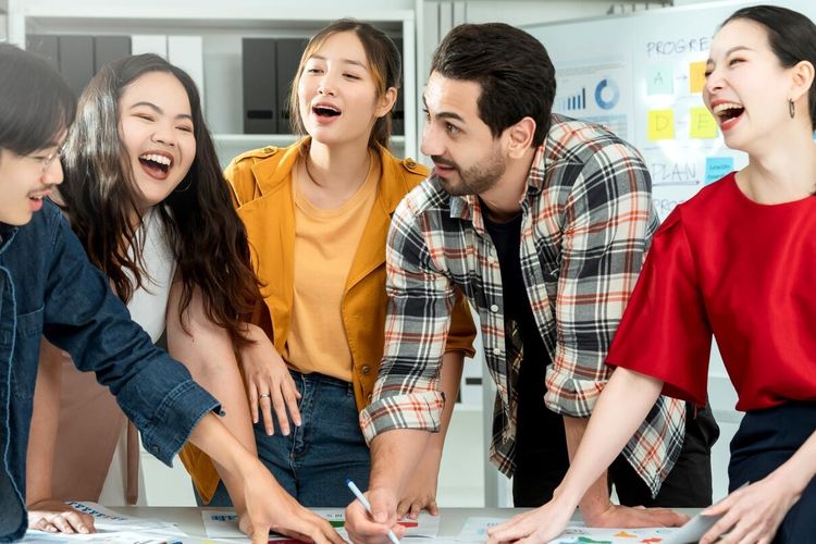 8 Sifat Kunci Karyawan Bahagia dan Sukses di Kantor