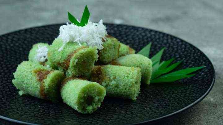 Penjual Kue Putu Bambu, Suara Peluit yang Terlupakan