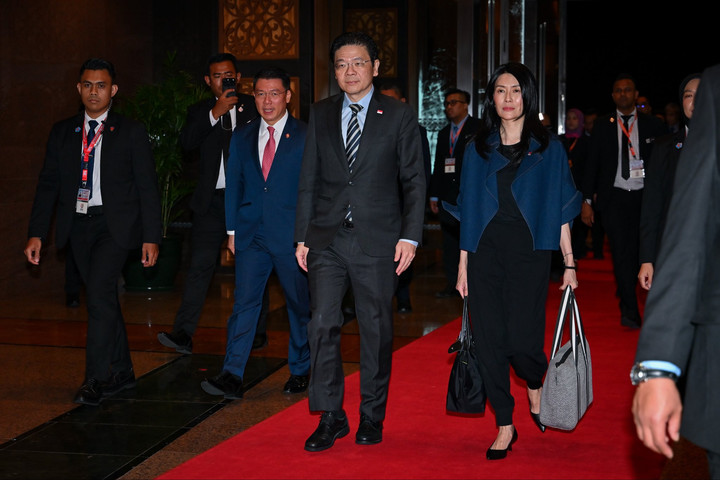 Istri PM Singapura Bawa Dua Tas di Red Carpet Malaysia Jadi Perhatian - Info Malang Raya AA1PeQU7 - Info Malang Raya