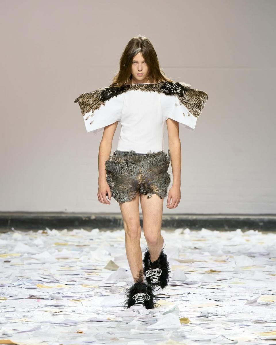 12 Koleksi Oscar Ouyang SS26 di London Fashion Week, Penuh Imajinasi! - Info Malang Raya AA1PeR8a - Info Malang Raya