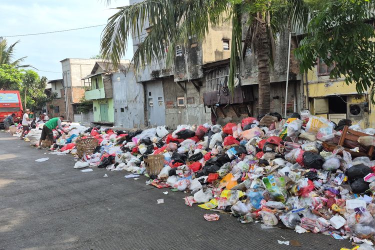 TPS Sedikit Sebabkan Sampah Menumpuk di Warakas