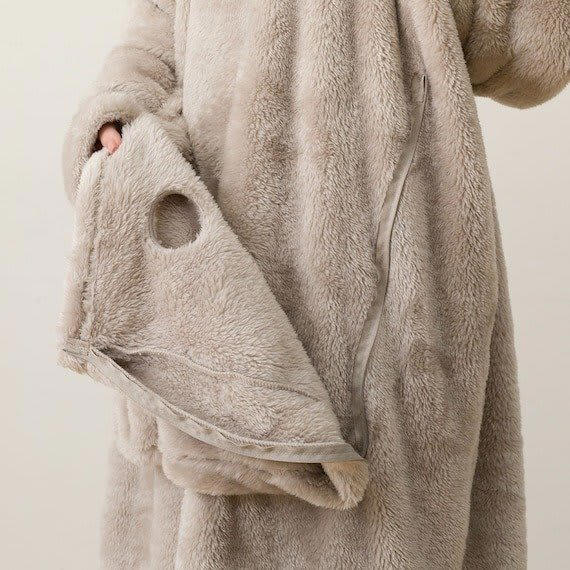 猫ちゃんと一緒にぬくぬく……昨年に即完売したニトリ「ニャンポケ着る