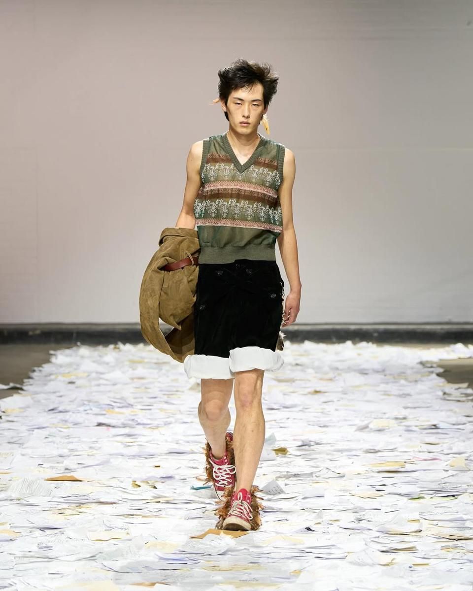 12 Koleksi Oscar Ouyang SS26 di London Fashion Week, Penuh Imajinasi! - Info Malang Raya AA1PeVzg - Info Malang Raya