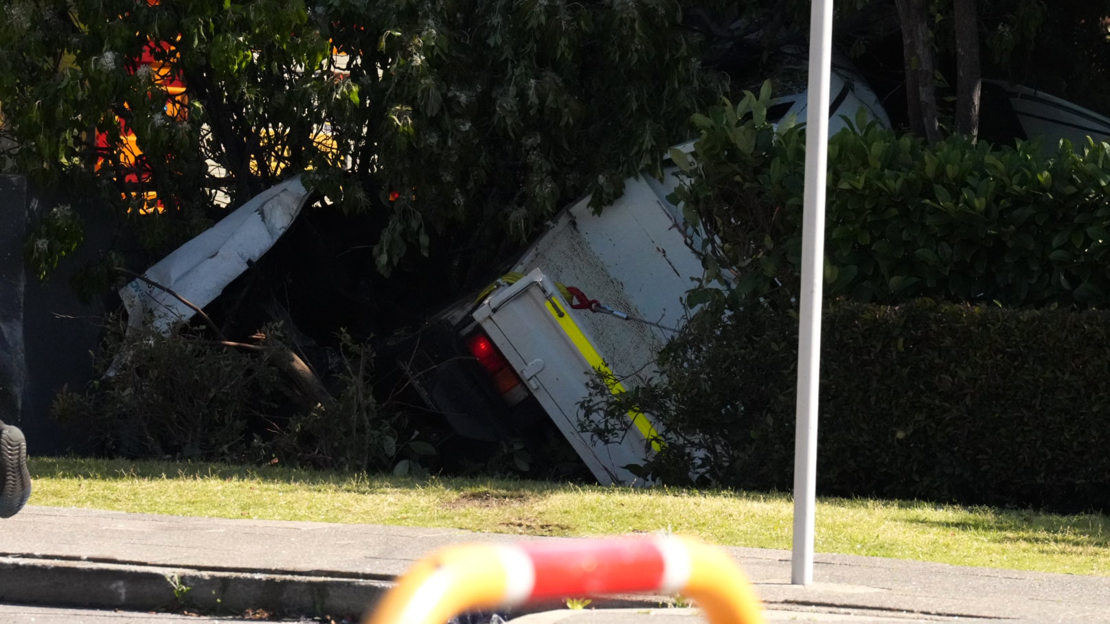 Woman killed after two cars smash into Perth CBD building in Hay Street