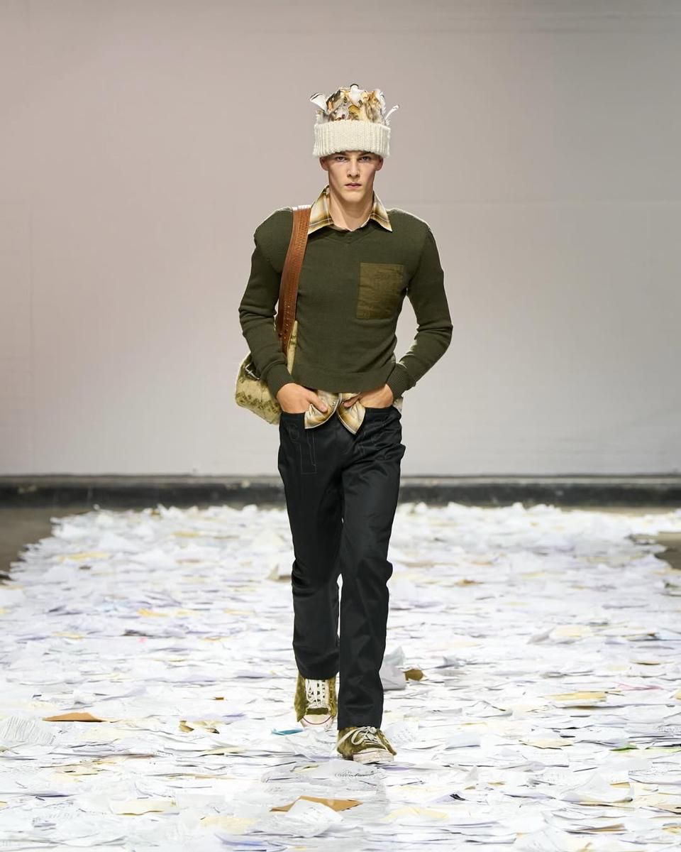 12 Koleksi Oscar Ouyang SS26 di London Fashion Week, Penuh Imajinasi! - Info Malang Raya AA1PeYgA - Info Malang Raya