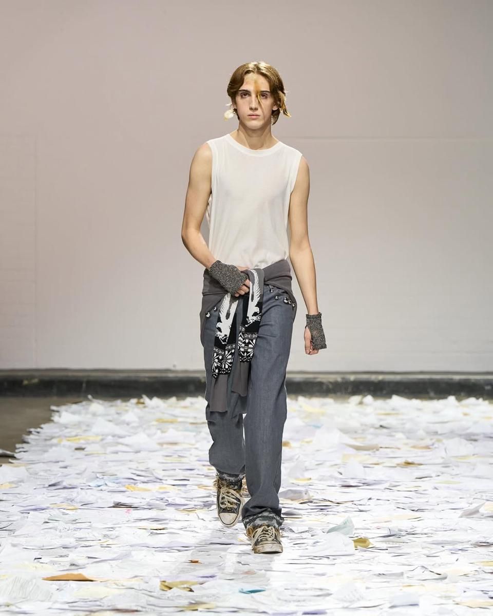 12 Koleksi Oscar Ouyang SS26 di London Fashion Week, Penuh Imajinasi! - Info Malang Raya AA1PeYgJ - Info Malang Raya