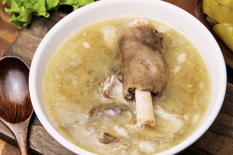 10 Tempat Sop Buntut Terbaik di Surabaya yang Wajib Dicoba