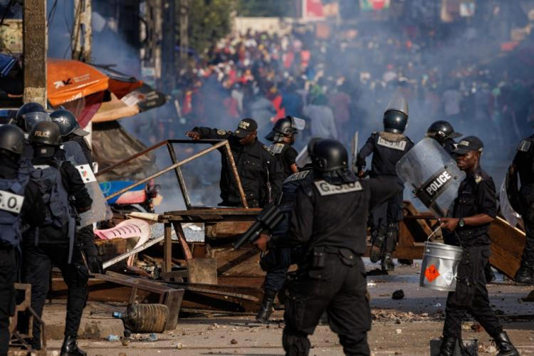 Cameroun : un 8ᵉ mandat pour Biya et des manifestations meurtrières, au moins 70 morts. l’opposition rejette la victoire de Paul Biya et crie à la fraude .2 vidéos