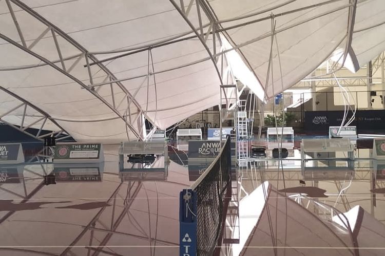 Siang Kacau di Jakbar, Atap Lapangan Padel Roboh Saat Acara Artis