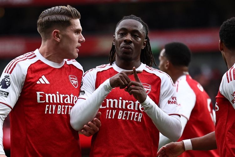 Arsenal Pimpin Klasemen, Liverpool dan Man City Tumbang