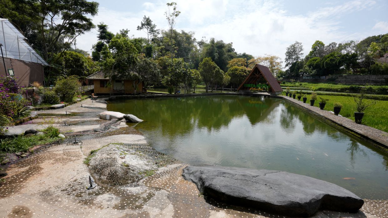 Hilangkan Penat! Jelajahi Saung Ciburial, Menyatu dengan Alam dan Budaya Garut