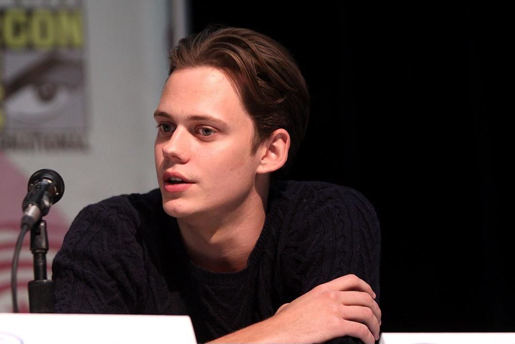 7 Fakta Menarik Bill Skarsgård sebagai Pennywise, Mengaku Lelah!