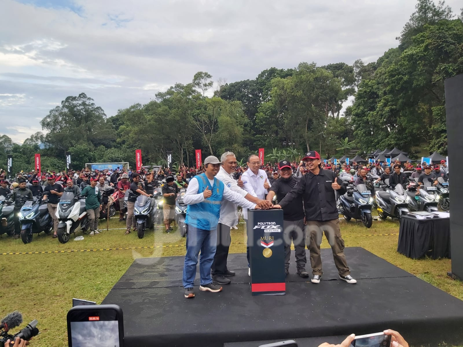 Dukung Energi Hijau, Polytron dan PLN Pecahkan Rekor MURI di Jatinangor