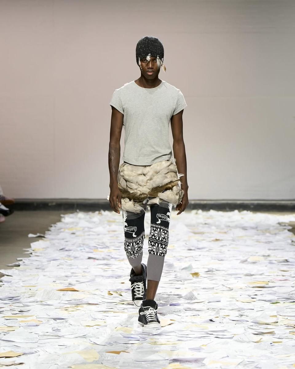 12 Koleksi Oscar Ouyang SS26 di London Fashion Week, Penuh Imajinasi! - Info Malang Raya AA1PezIU - Info Malang Raya