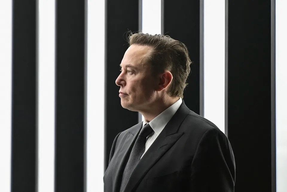 Elon Musk dan Misi Tesla: Revolusi Mobil Listrik hingga Robot di Bawah Kendalinya
